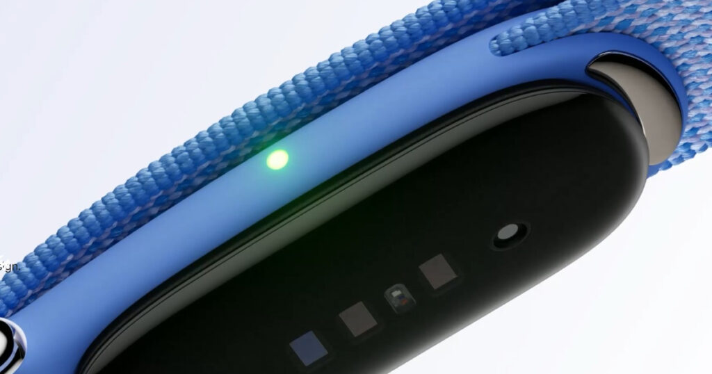 The Fitbit Air pebble sitting on its small magnetic charging dock.
